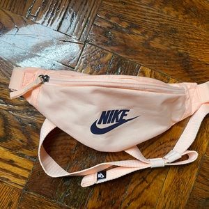 Nike heritage hip pack NWOT